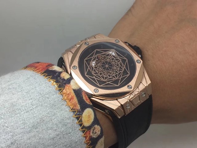 Hublot Big Bang Sang Bleu Kol Üstü Çekim
