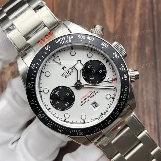 TW Factory Tudor Black Bay 79360 Panda Kadranlı Kronograf Replika Saat — 2. fotoğraf