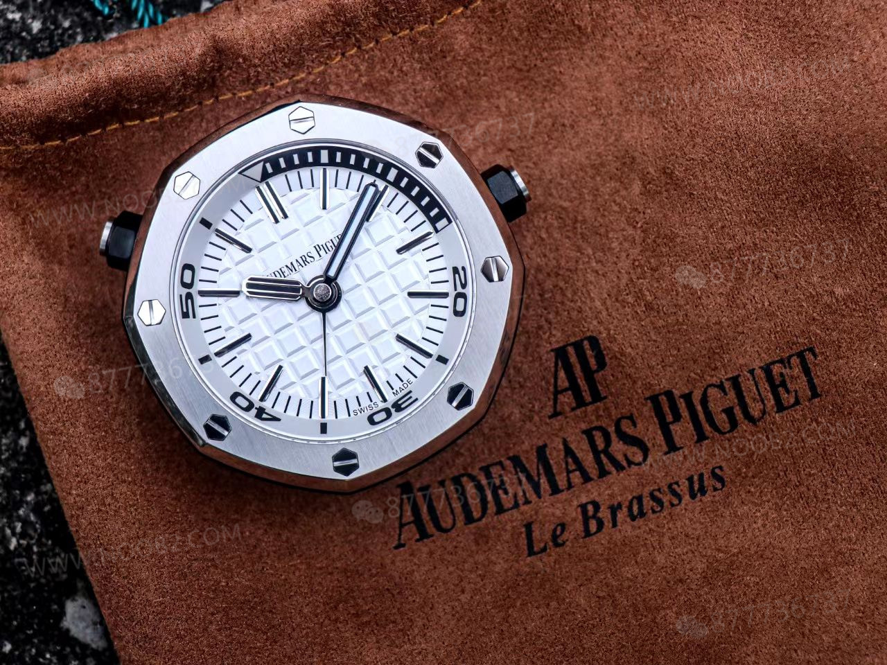 TZ Audemars Piguet Royal Oak serisi masa saati ayarlama yöntemi nasıl? — 7. fotoğraf
