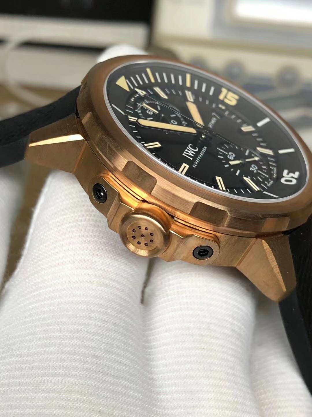 IWC Aquatimer Bronz Kasa