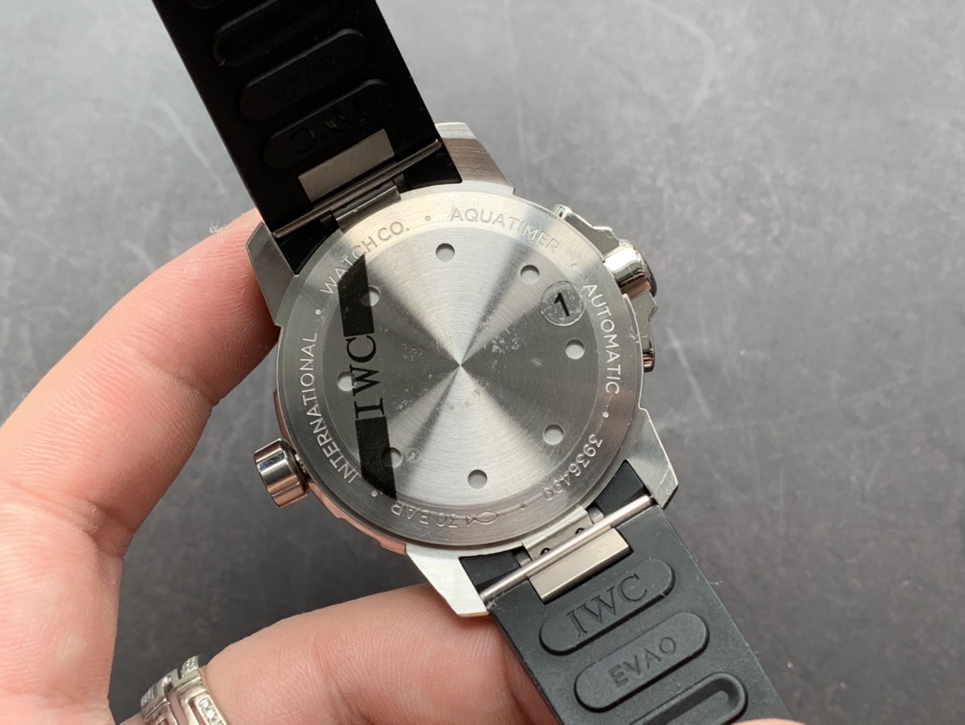 IWC Aquatimer 2000 Kasa Arkası