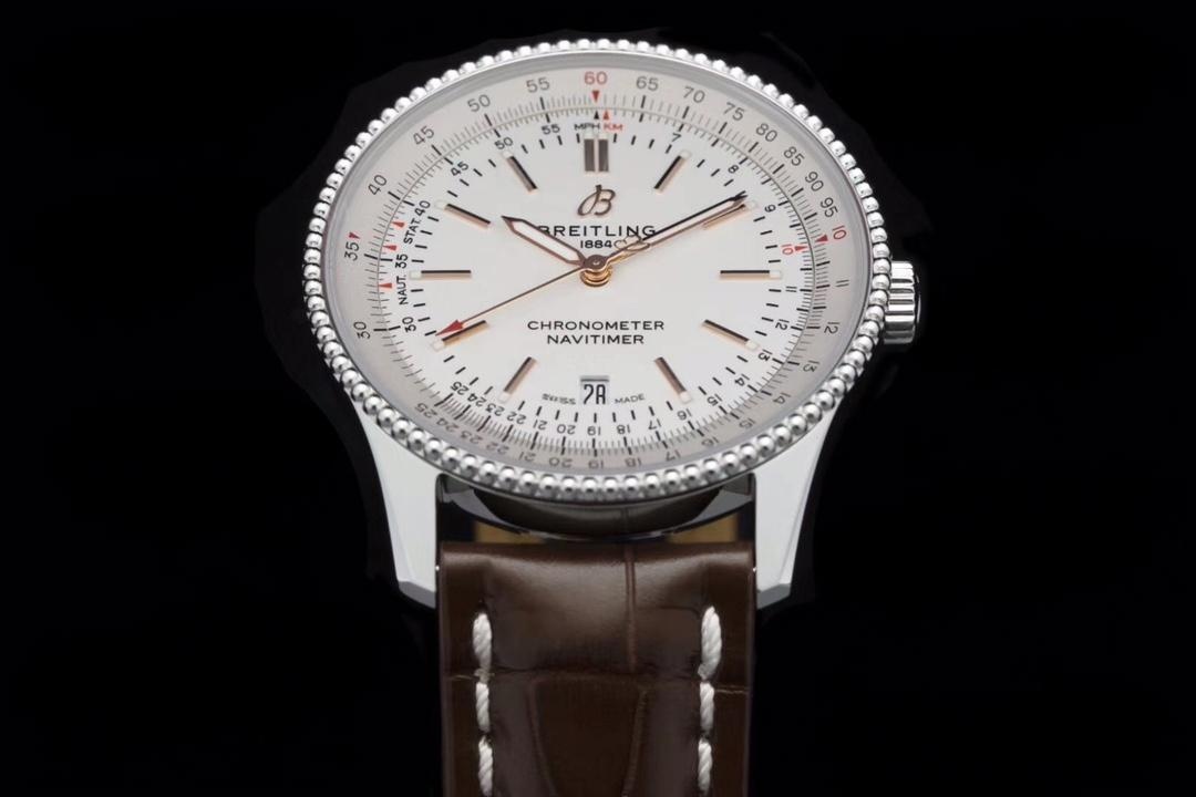 V7 Breitling Aviator 8 (Navitimer) 1 Beyaz Kadran A17326211G1P1 — 3. fotoğraf