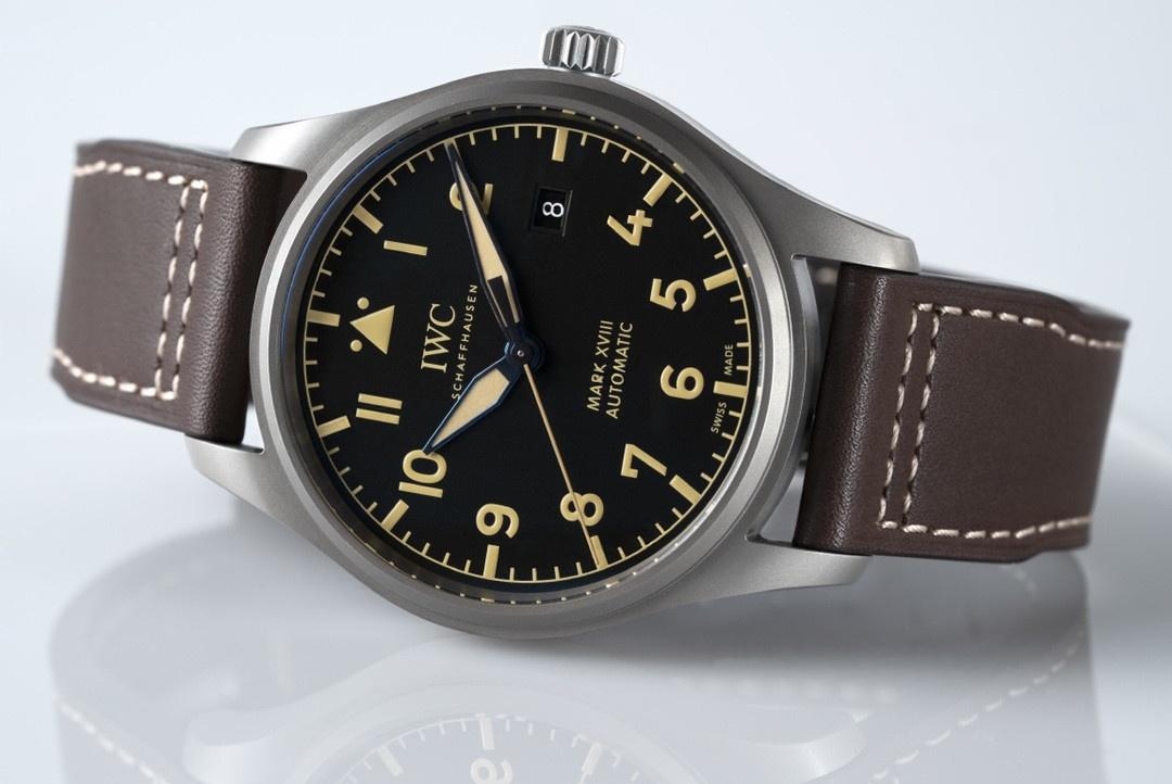 V7 Factory IWC Mark XVIII titanyum kasanın İsviçre SW300 mekanizmasına yükseltilmesinin ETA2892'den farkı nedir? — 1. fotoğraf