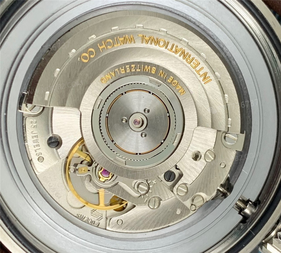 V7 Factory IWC Mark XVIII titanyum kasanın İsviçre SW300 mekanizmasına yükseltilmesinin ETA2892'den farkı nedir? — 4. fotoğraf