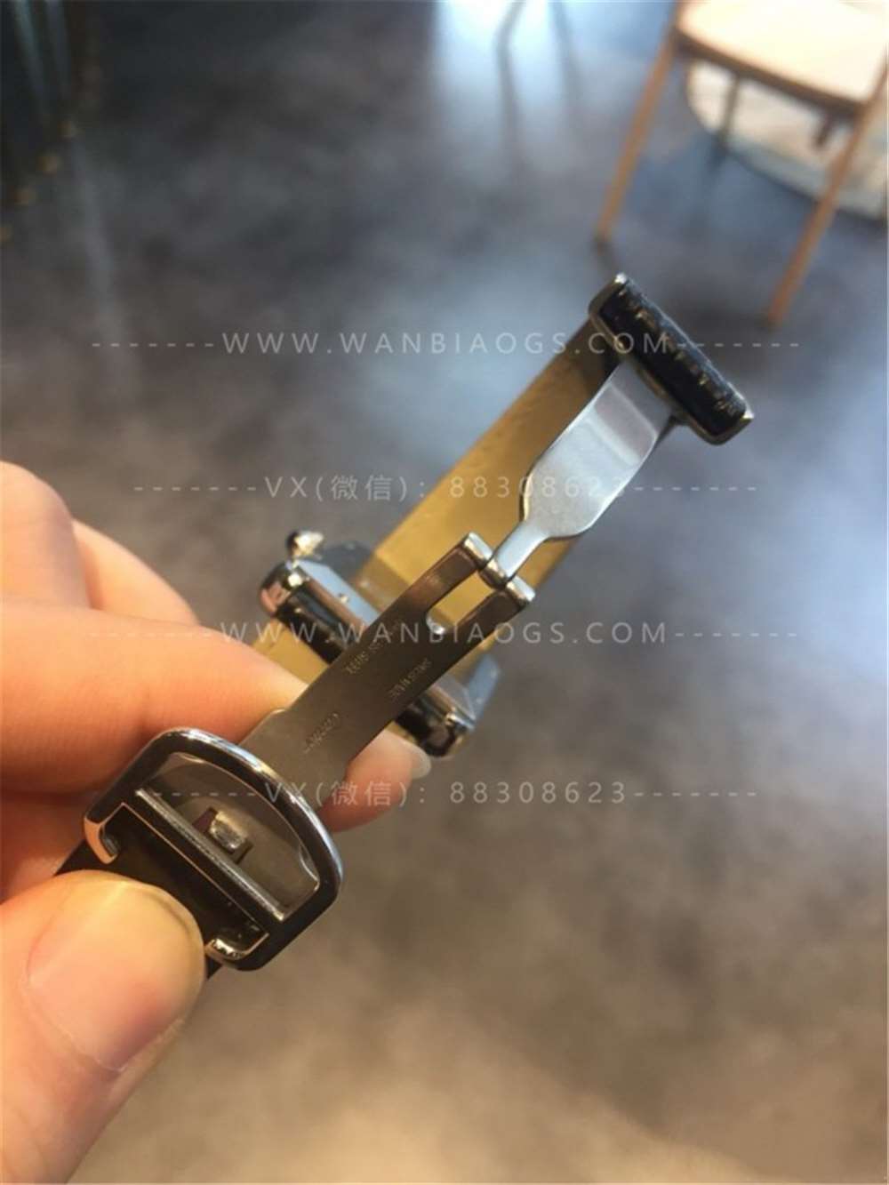 V9 Factory Cartier Tank Citizen.9015 mekanizmalı gerçek-replika karşılaştırmalı inceleme — 16. fotoğraf