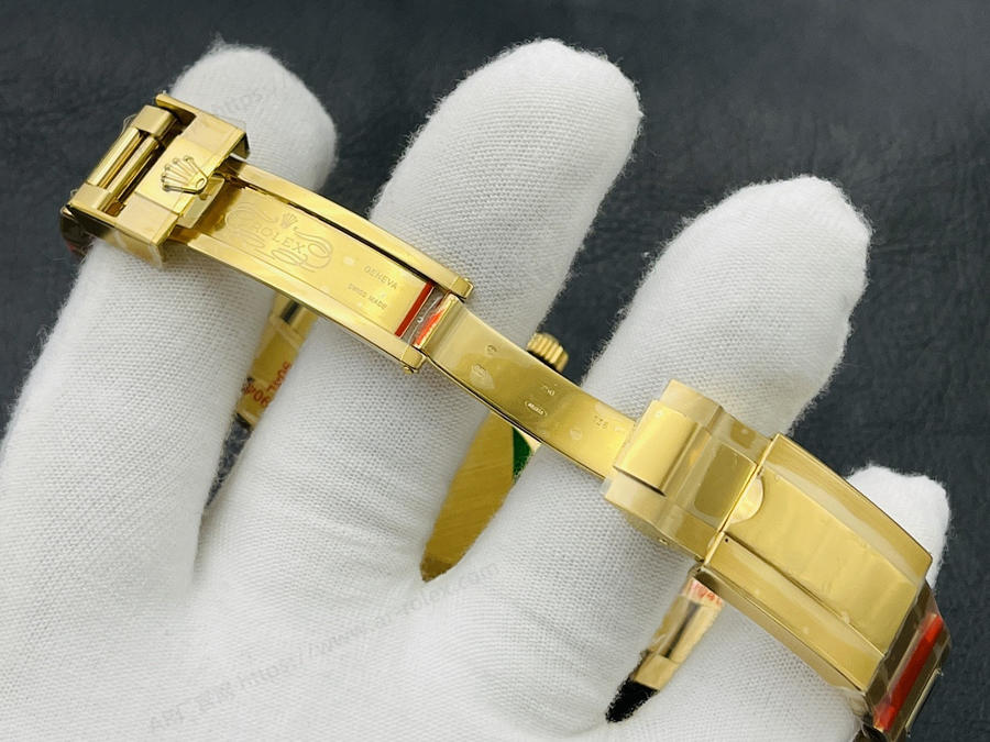 VRS Factory Rolex GMT-Master II Yükseltilmiş Versiyon 126710 (Altın Yeşil Kadran) Saat İncelemesi — 8. fotoğraf