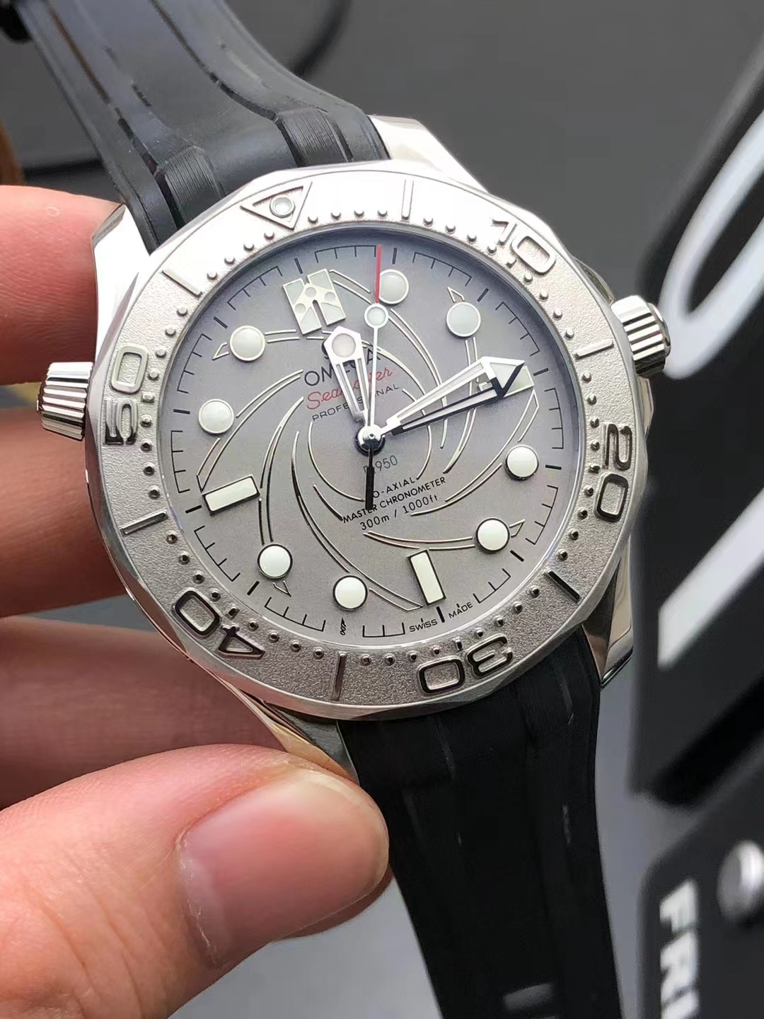 Replika Omega Seamaster Neiman Marcus