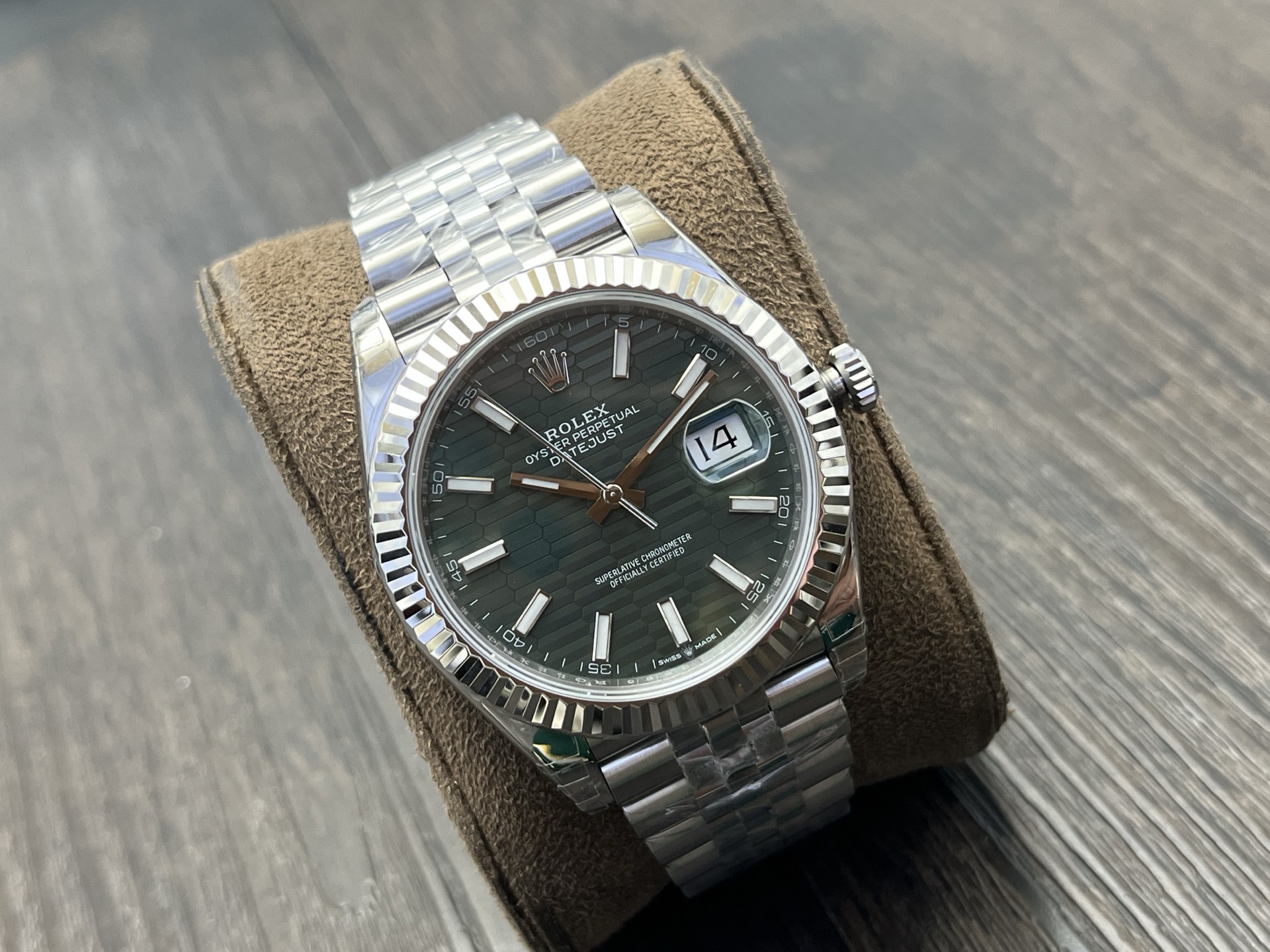 VS Factory 2025 önerisi: VS'in titizlikle geliştirdiği profesyonel kol saati. Piyasadaki en üst versiyon, Rolex Datejust 41 mm serisi! Klasiğe saygı duruşu niteliğinde üst düzey bir model. — 47. fotoğraf