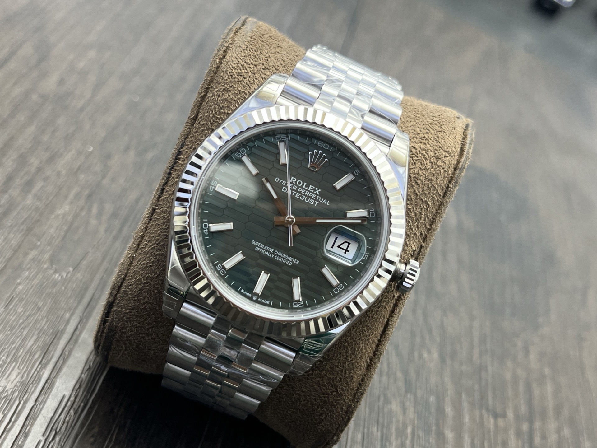 VS Factory 2025 önerisi: VS'in titizlikle geliştirdiği profesyonel kol saati. Piyasadaki en üst versiyon, Rolex Datejust 41 mm serisi! Klasiğe saygı duruşu niteliğinde üst düzey bir model. — 49. fotoğraf