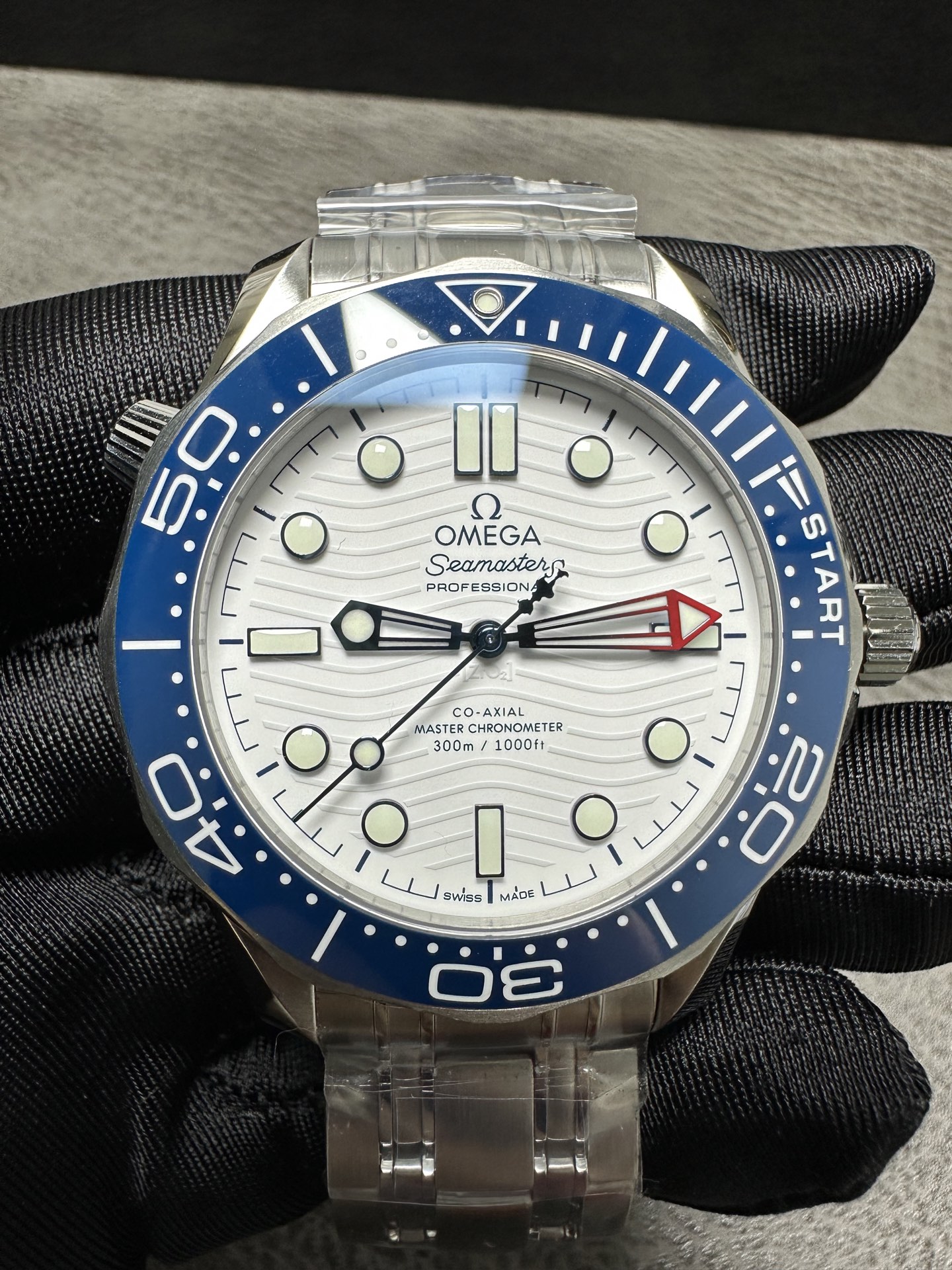 VS Factory 2025 özenle hazırlanmış eser: Omega Seamaster "Commander" limited edition; orijinalinden 1:1 kalıp alınarak üretilen replika, Seamaster 300M serisinin zirve eseri olarak sunuluyor! — 5. fotoğraf