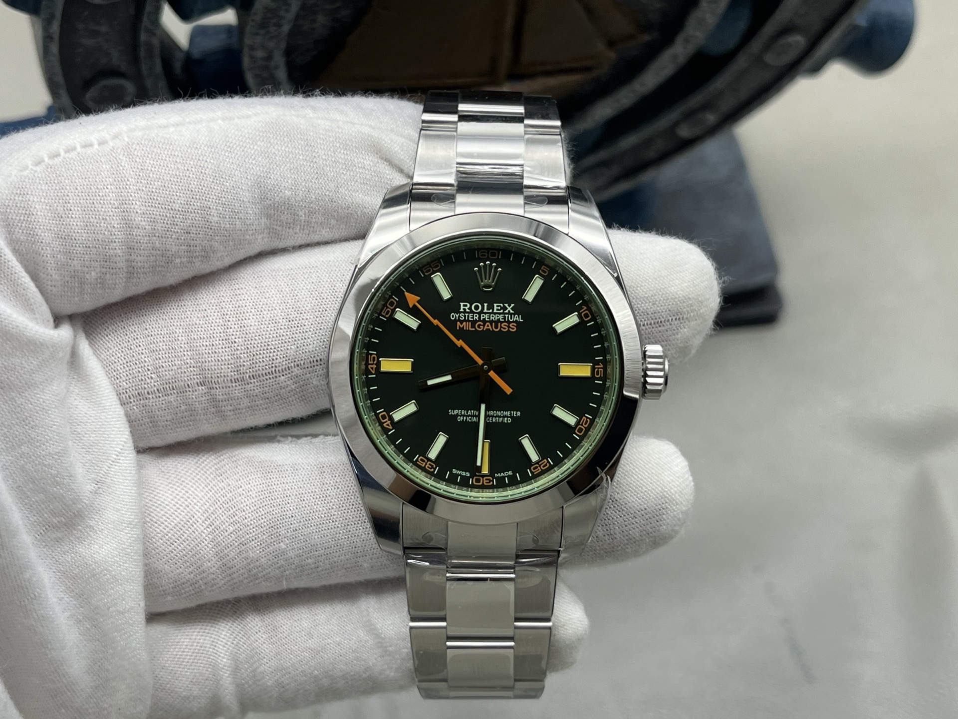 VS Factory 2025'in zirve modeli: Rolex Milgauss 116400 şimşek saniye ibresiyle geliyor — piyasanın en üst donanımlı versiyonu, mavi ve yeşil kadran olmak üzere iki seçenek. Bu efsaneyi birlikte keşfedelim! — 4. fotoğraf