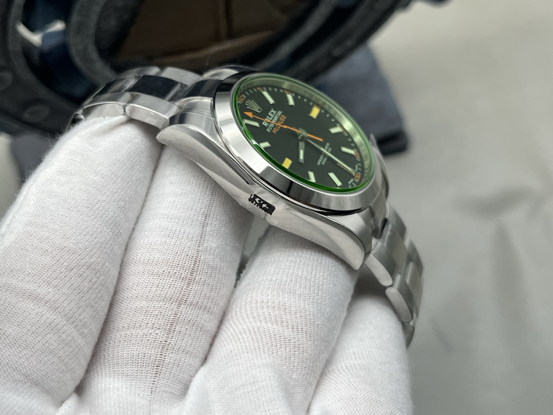VS Factory 2025'in zirve modeli: Rolex Milgauss 116400 şimşek saniye ibresiyle geliyor — piyasanın en üst donanımlı versiyonu, mavi ve yeşil kadran olmak üzere iki seçenek. Bu efsaneyi birlikte keşfedelim! — 5. fotoğraf