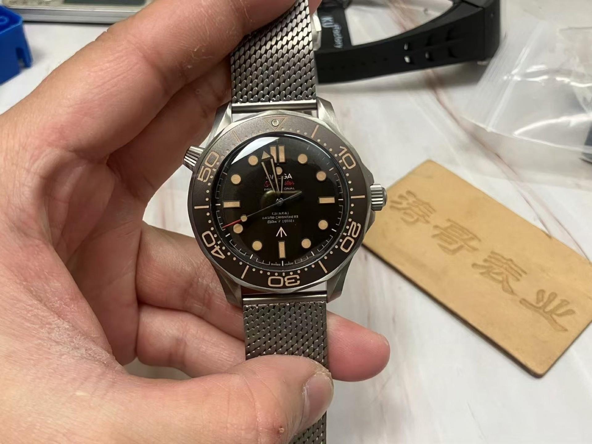 VS Factory Omega 007 No Time to Die yükseltilmiş, orijinaline birebir saf titanyum ultra hafif hasır kayış — 1. fotoğraf