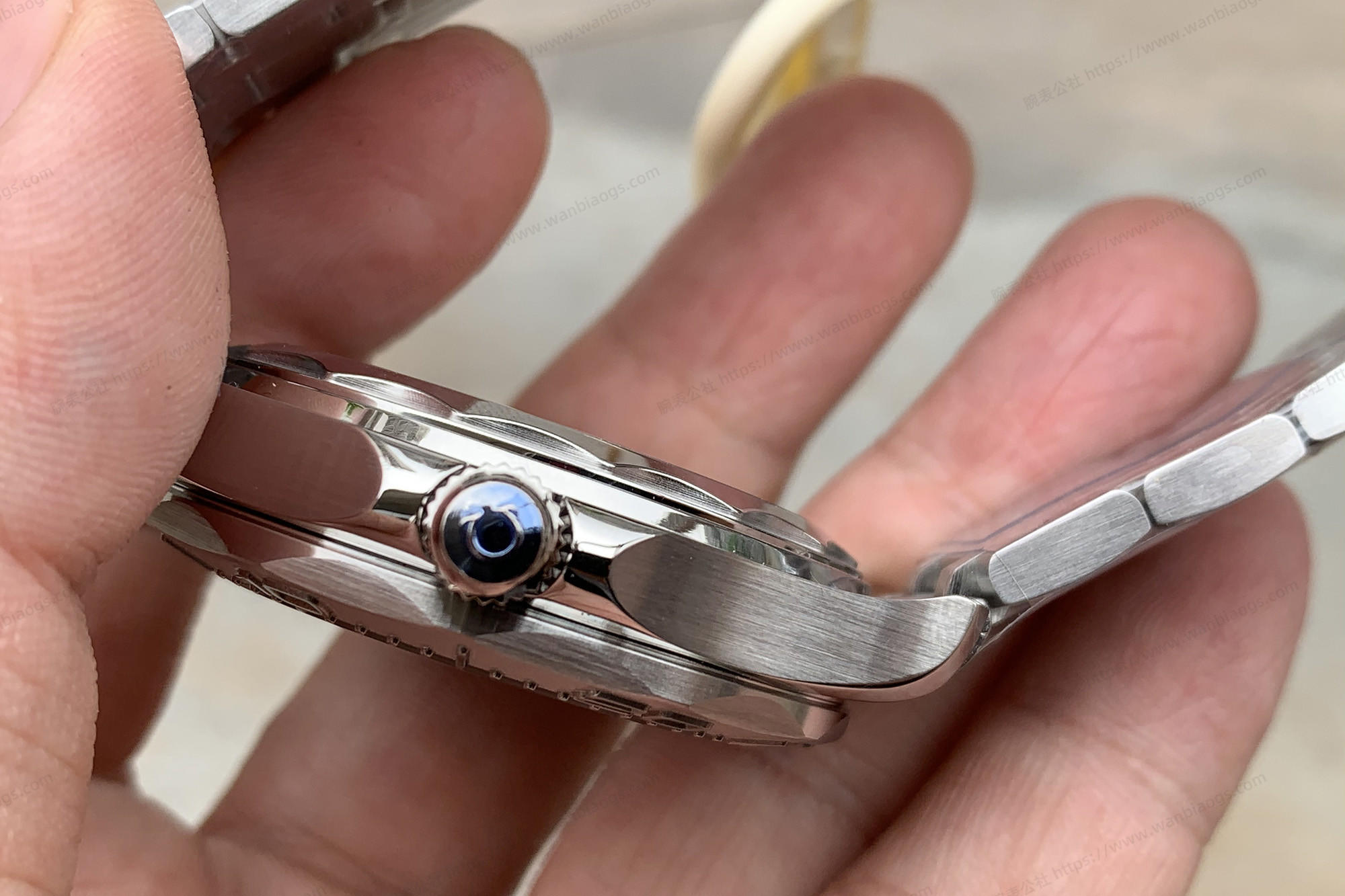 VS Factory Omega 2022 Beyaz Altın Seamaster 007 Saat İncelemesi — 3. fotoğraf