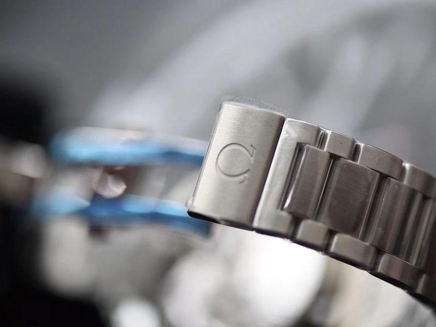 VS Factory Omega Seamaster 150M «GMT Siyah Kadran» replika saat - 231.10.43.22.01.001 — 9. fotoğraf