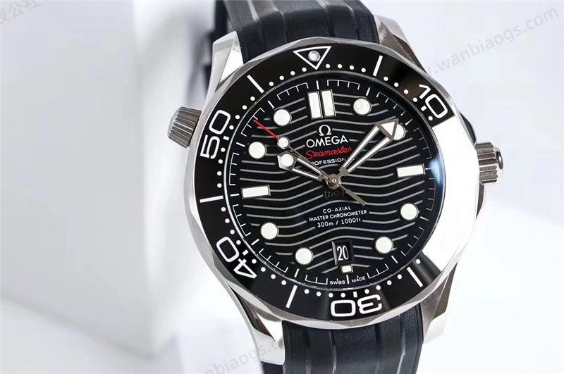 VS Factory Omega Seamaster 300 siyah seramik kadranlı saat incelemesi — 2. fotoğraf