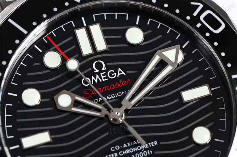 VS Factory Omega Seamaster 300 siyah seramik kadranlı saat incelemesi — 3. fotoğraf