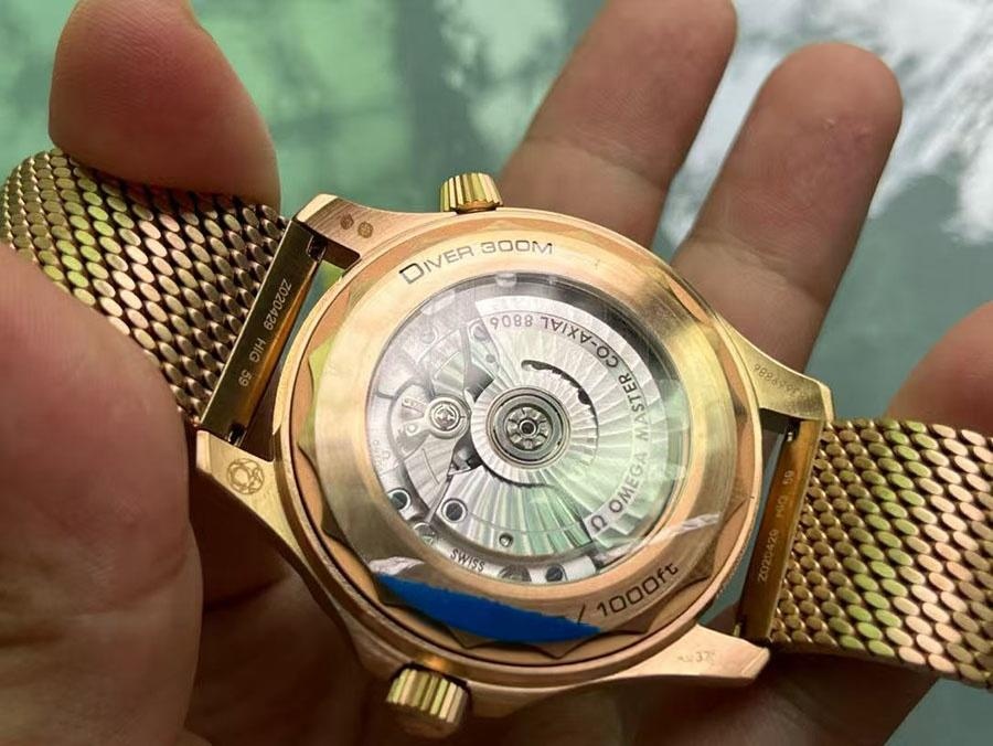 VS Factory Omega Seamaster 300M bronz malzeme bordo bezel modeli replika saat-VS Saat Resmi Amiral Mağazası — 2. fotoğraf