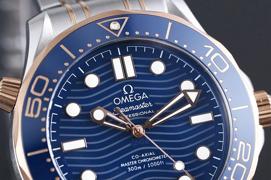 VS Factory Omega Seamaster 300M «İki Renk Rose Gold Mavi» replika saat - 210.20.42.20.03.002 — 3. fotoğraf