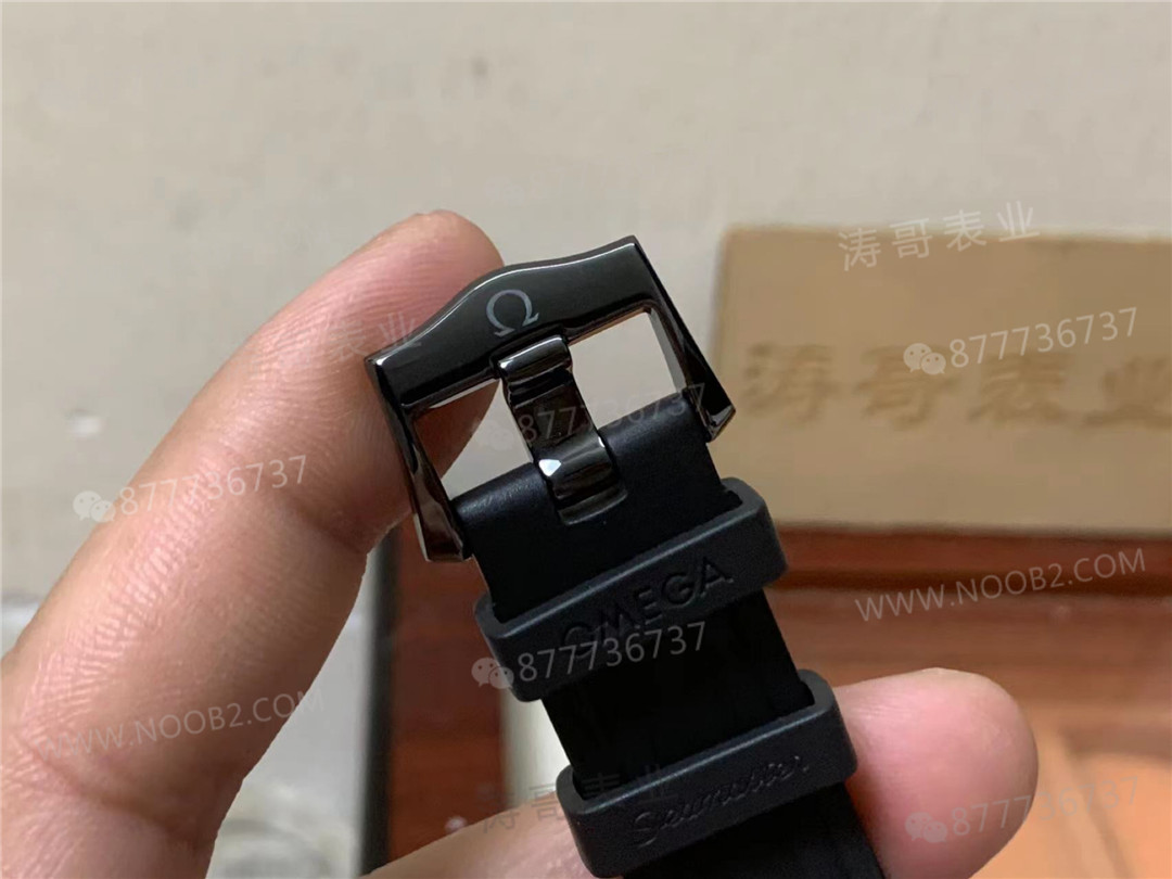VS Factory Omega Seamaster 300M mat siyah ve roze altın kombininde kusur var mı? — 9. fotoğraf
