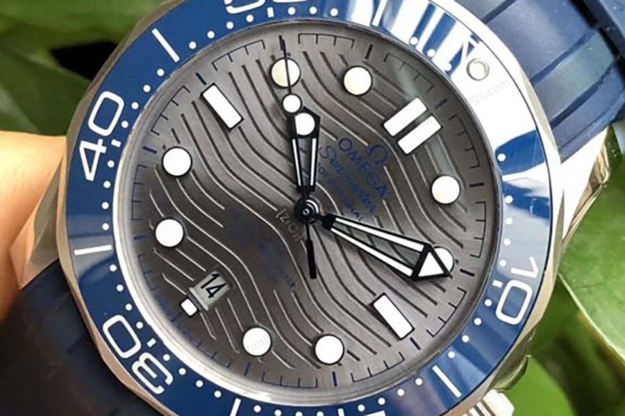 VS Factory Omega Seamaster 300M (Mavi Bezel, Gri) İnceleme — 3. fotoğraf