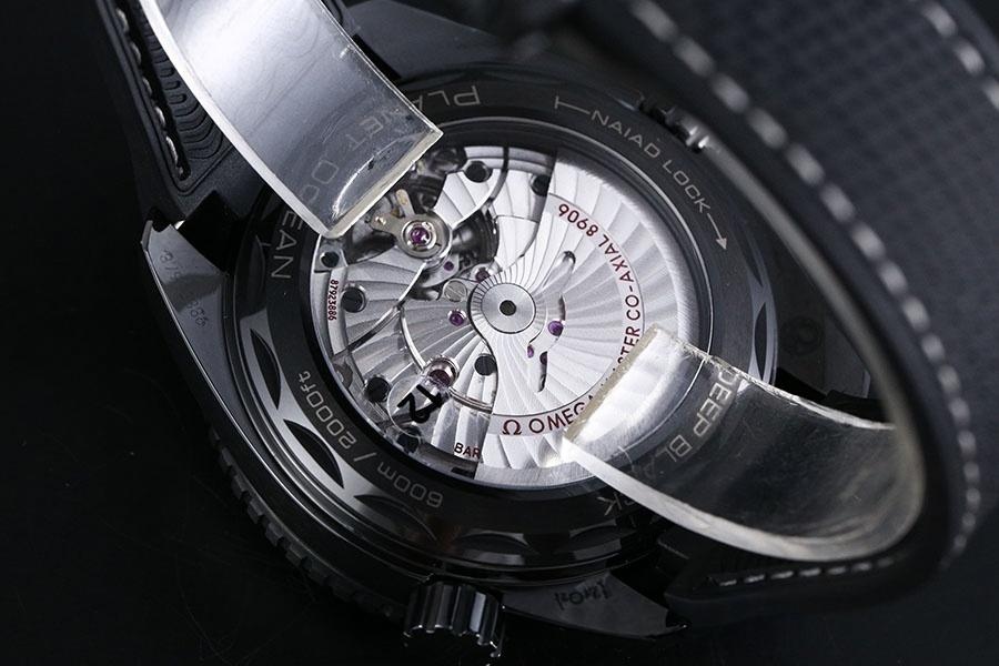VS Factory Omega Seamaster 600m «Deep Black» replika kol saati - 215.92.46.22.01.001 — 6. fotoğraf