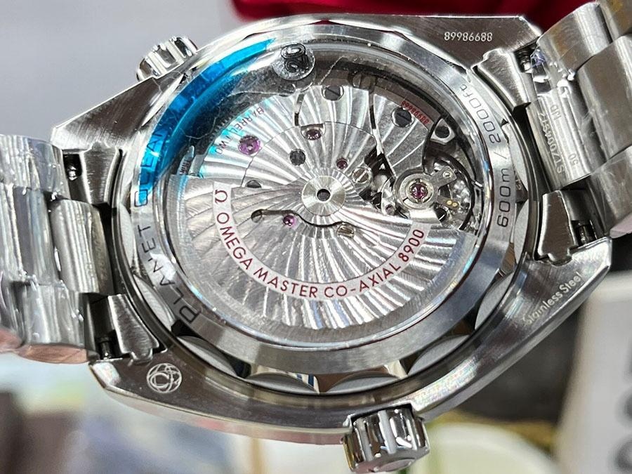 VS Factory Omega Seamaster 600M Titanyum Çeyrek Turuncu Replika Saat İncelemesi — 5. fotoğraf