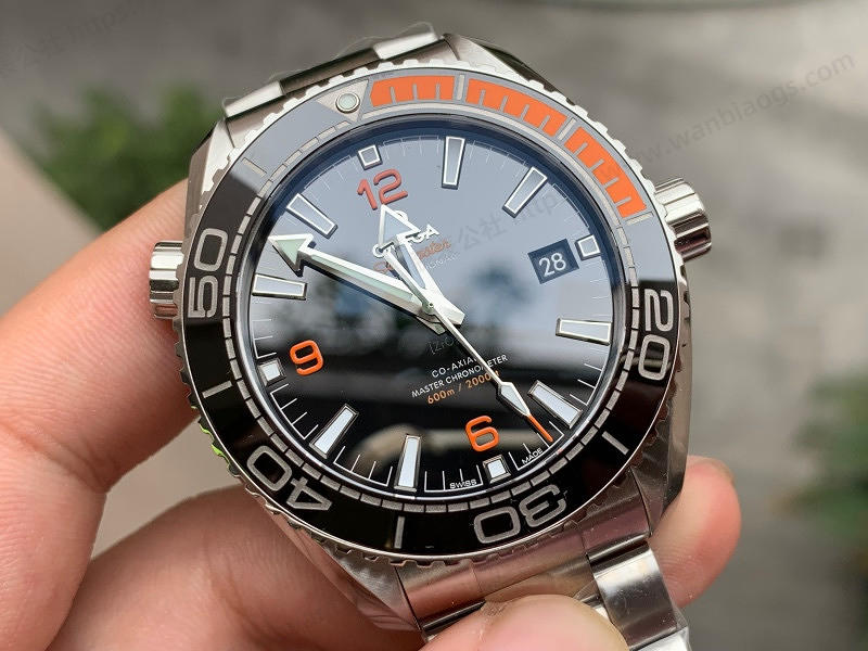 VS Factory Omega Seamaster Planet Ocean Çeyrek Turuncu Saat İncelemesi — 2. fotoğraf