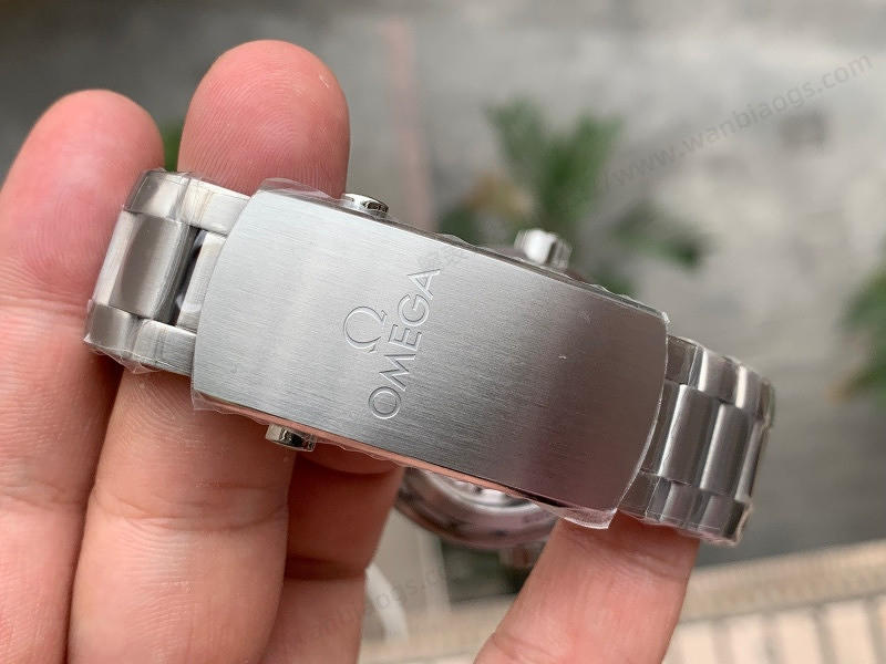 VS Factory Omega Seamaster Planet Ocean Çeyrek Turuncu Saat İncelemesi — 6. fotoğraf
