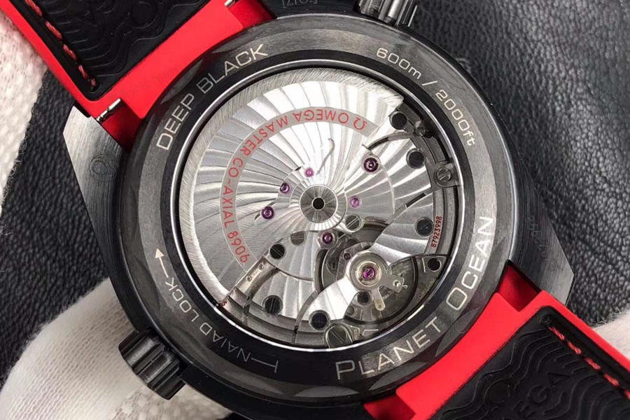 VS Factory Omega Seamaster Planet Ocean Deep Black Red incelemesi — 6. fotoğraf