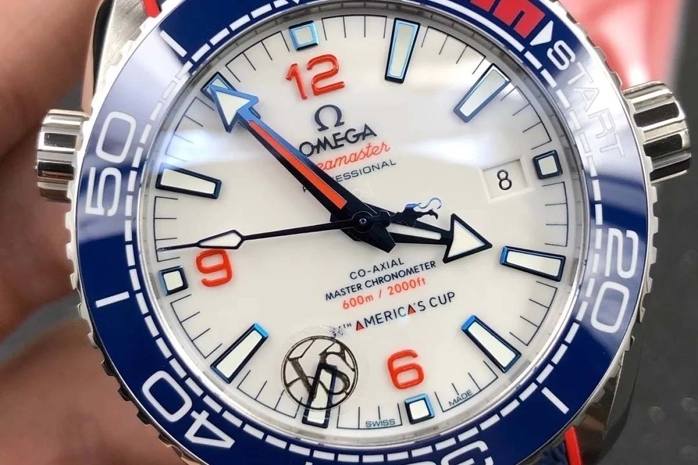 VS Factory Omega Seamaster serisi America's Cup "kırmızı-mavi-beyaz" replika kol saati incelemesi — 3. fotoğraf
