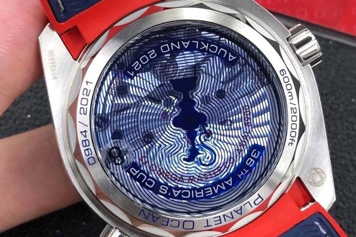 VS Factory Omega Seamaster serisi America's Cup "kırmızı-mavi-beyaz" replika kol saati incelemesi — 6. fotoğraf