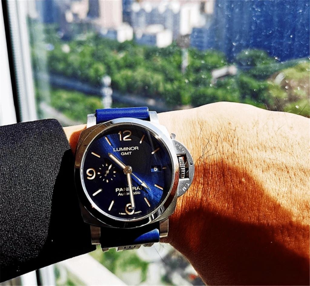 VS Factory Panerai 1033 «GMT» 44 MM Çarpıcı Mavi Kadran İncelemesi — 8. fotoğraf