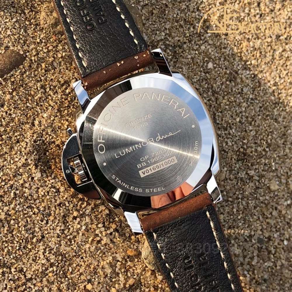 VS Factory Panerai 1046 «Süper İnce» 42 mm uniseks saat incelemesi — 6. fotoğraf