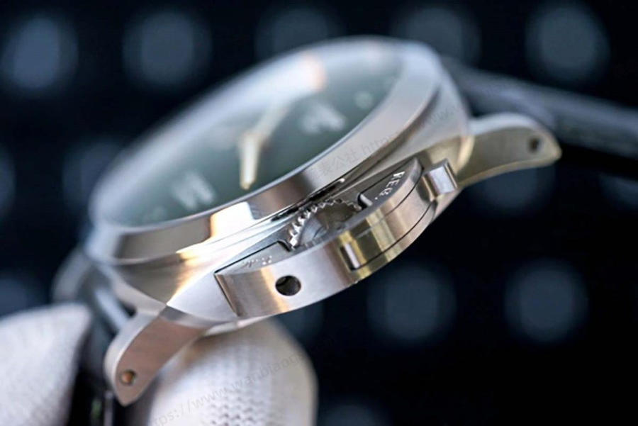 VS Factory Panerai PAM01056 yeşil kadranlı saat incelemesi — 4. fotoğraf