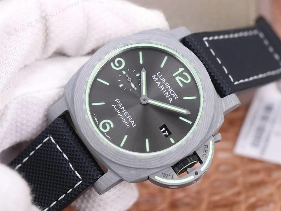 VS Factory Panerai PAM01119 bazalt fiber kasalı tam lumeli saat incelemesi — 1. fotoğraf