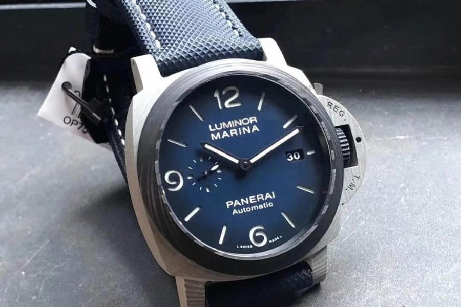 VS Factory Panerai PAM01663 (duman mavisi kadran) karbon fiber malzemeli saat incelemesi — 1. fotoğraf