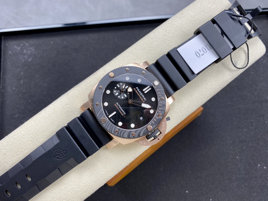Replika Panerai PAM 1070 Roze Altın Karbon