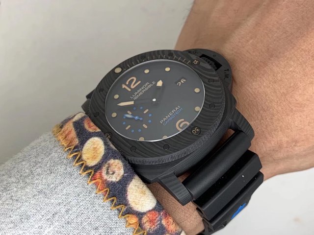 VS Factory V2 Edition Replika Panerai PAM 616 Luminor Submersible Forged Carbon Saat, Super Clone P.9000 Mekanizmalı — 15. fotoğraf