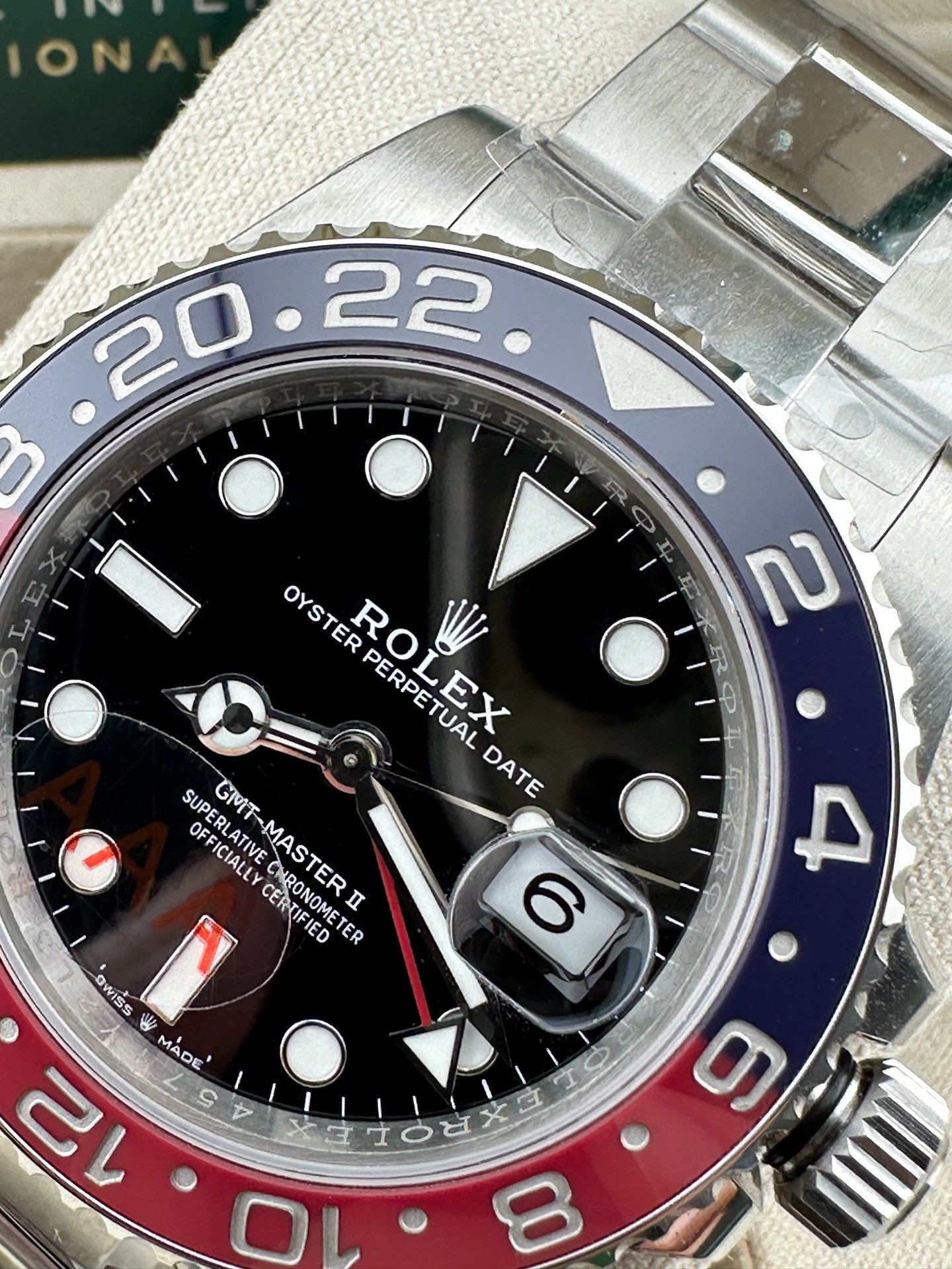 VS GMT cola bezel görücüye çıkıyor! Dandong 3285 mekanizmasını taşıyan bu model, her detayı üstün işçilikle işlenerek piyasadaki tüm versiyonları açık ara geride bırakıyor; replika saatlerin zirvesi unvanını sonuna kadar hak ediyor! — 4. fotoğraf