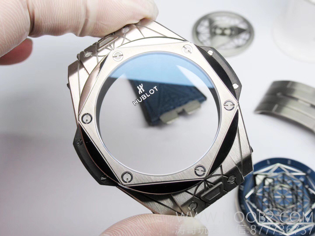 WWF Factory Hublot Big Bang Sang Bleu Tattoo İncelemesi: Sektördeki ilk gerçek titanyum SangBleu saati — 18. fotoğraf