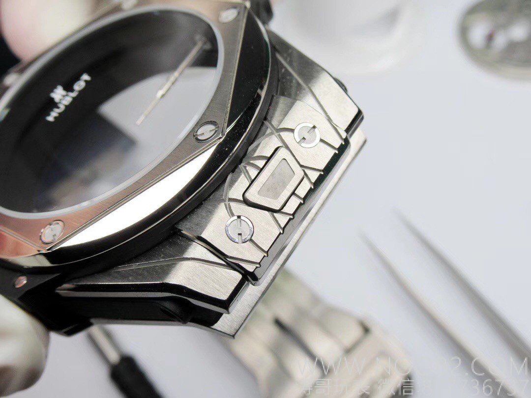 WWF Factory Hublot Big Bang Sang Bleu Tattoo İncelemesi: Sektördeki ilk gerçek titanyum SangBleu saati — 41. fotoğraf