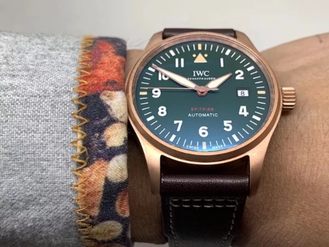 XF Factory Replika IWC Pilot Bronze Saat, Asia ETA 2824-2 Mekanizma ve Kahverengi Deri Kayış — 17. fotoğraf