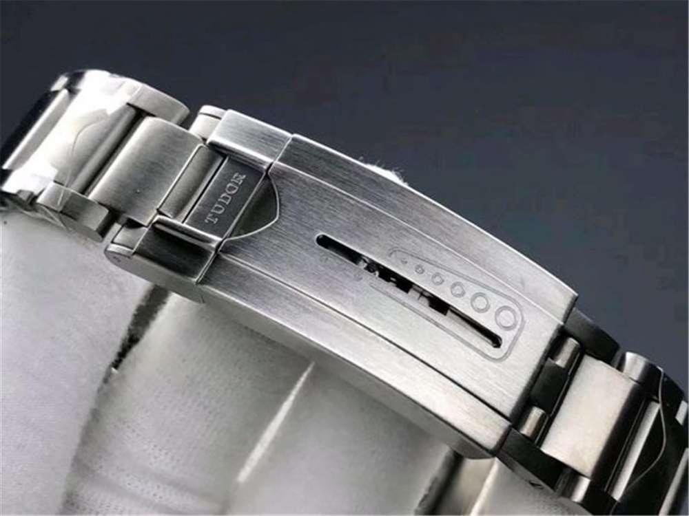 XF Factory Tudor Mavi Savaş Baltası Orijinal Karşılaştırmalı Görsel İncelemesi — 11. fotoğraf