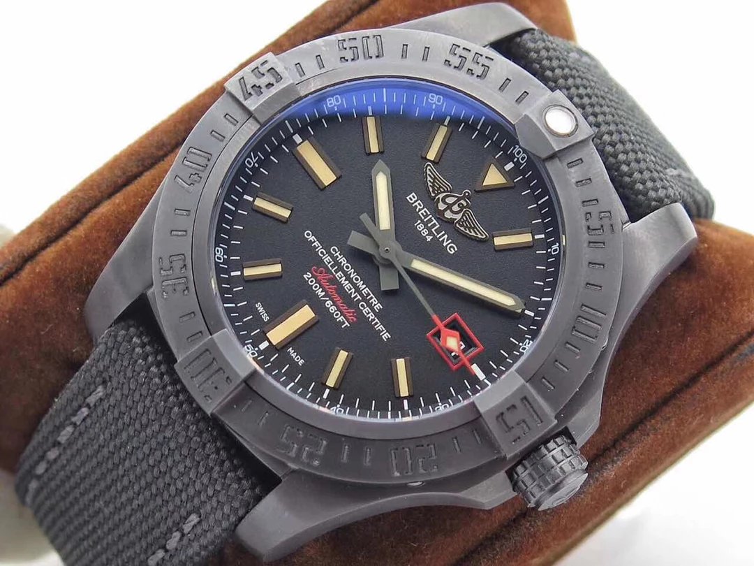 Replika Breitling Blackbird Titanyum Saat