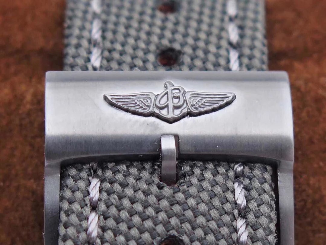 Naylon Kayış Tokası Üzerindeki Breitling Logosu