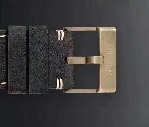 Yepyeni arduvaz grisi 2019 Beckham modeli XF Factory Tudor Black Bay Bronze M79250BA — küçük bronz kalkan kısa inceleme — 11. fotoğraf