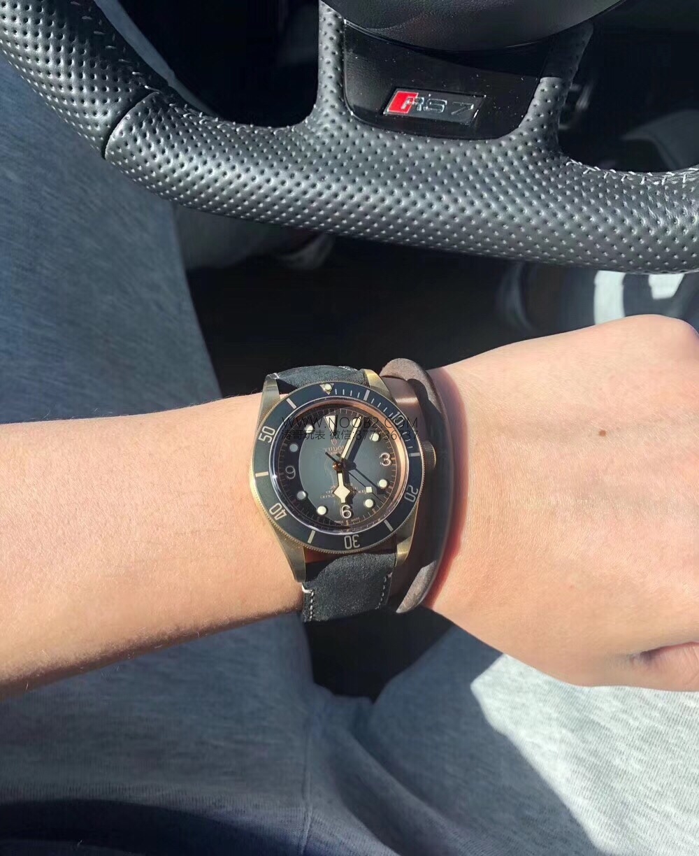 Yepyeni arduvaz grisi 2019 Beckham modeli XF Factory Tudor Black Bay Bronze M79250BA — küçük bronz kalkan kısa inceleme — 13. fotoğraf