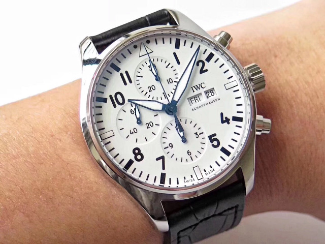 Replika IWC Pilot 377725 Kol Üstü Çekim