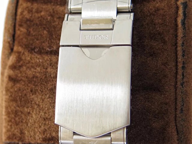 Tudor GMT Shield Toka